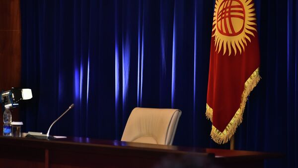Архивное фото кресла президента Алмазбека Атамбаева на пресс-конференциях - Sputnik Кыргызстан
