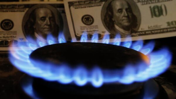 Доллары США на фоне газовой плиты. Архивное фото - Sputnik Кыргызстан
