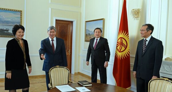 Президент Кыргызстана Алмазбек Атамбаев встретился с Торага Жогорку Кенеша, Премьер-министром и Председателем Верховного суда - Sputnik Кыргызстан