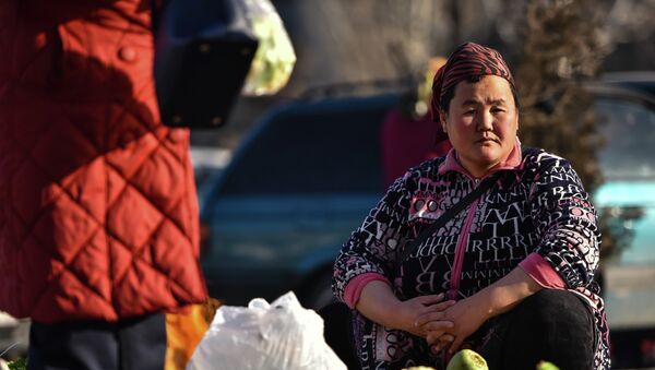 Женщина на рынке. Архивное фото - Sputnik Кыргызстан