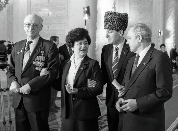 Михалков, Биешу, Эсамбаев и Лавров - Sputnik Кыргызстан