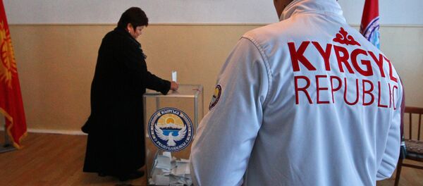 Голосование на одном из избирательных участков. Архивное фото - Sputnik Кыргызстан