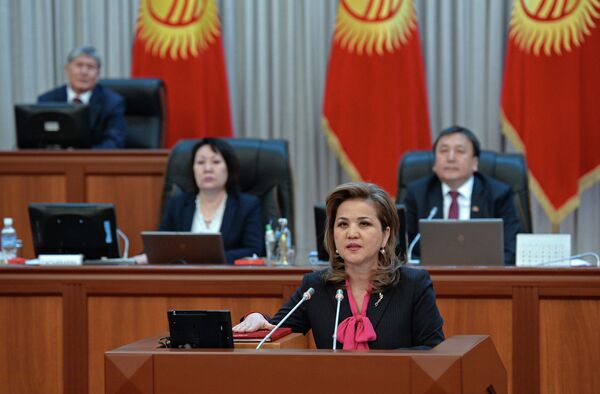Президент Алмазбек Атамбаев принял участие в церемонии принесения присяги новыми членами Правительства Кыргызской Республики - Sputnik Кыргызстан