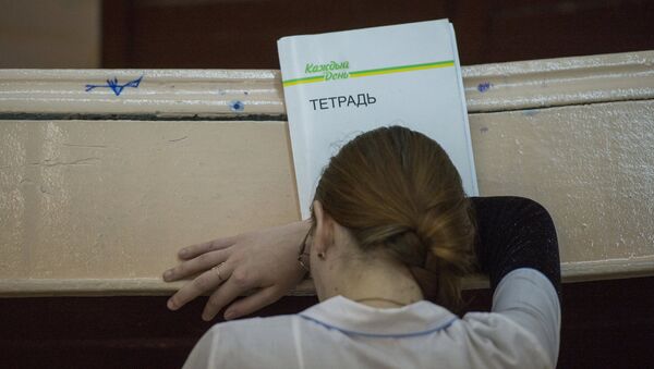 Студентка перед началом лекции. Архивное фото - Sputnik Кыргызстан