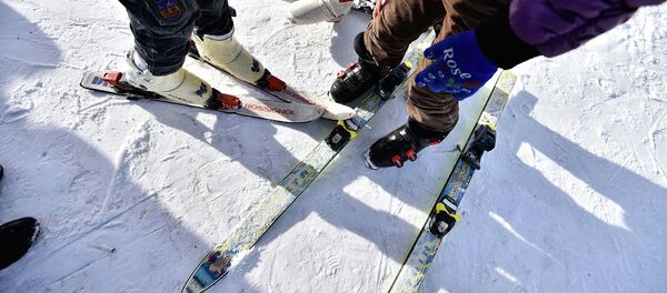 Детские дома на отдыхе на горнолыжной базе - Sputnik Кыргызстан