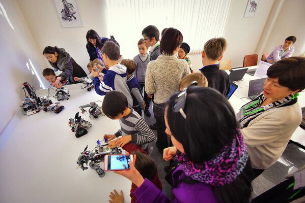 В Бишкеке открылся клуб робототехники - Sputnik Кыргызстан