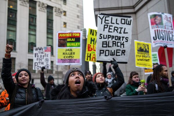 Архив: демонстранты во время акции протеста против полицейского насилия по отношению к меньшинствам, Нью- Йорк, США. - Sputnik Кыргызстан