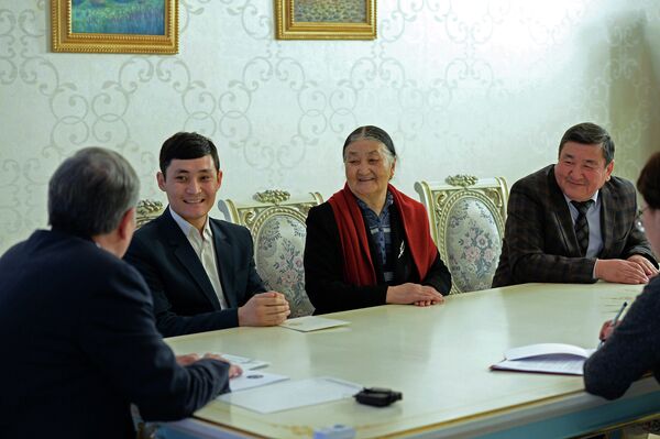 Президент Баткендин Зардалы айылы тууралуу тасма позитивге үндөп турарын айтты - Sputnik Кыргызстан