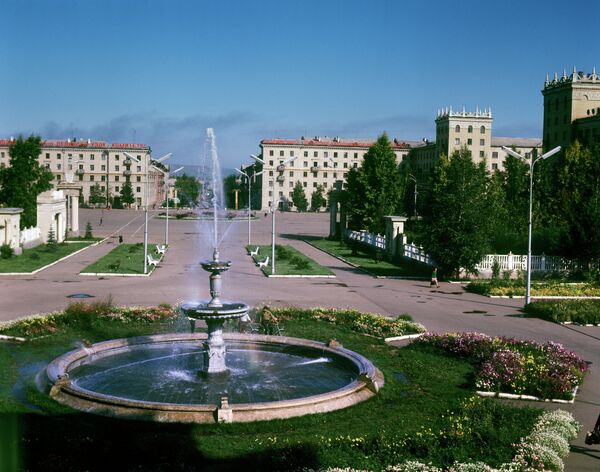 Площадь имени В.И.Ленина в городе Октябрьский - Sputnik Кыргызстан