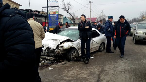 Три человека пострадали в ДТП на улице Шабдан баатыра - Sputnik Кыргызстан