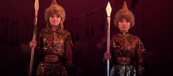 Актеры в кыргызской национальной одежде. Архивное фото - Sputnik Кыргызстан