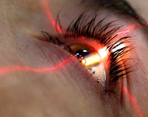 Во время операции в отделении микрохирургии глаза. Архивное фото - Sputnik Кыргызстан