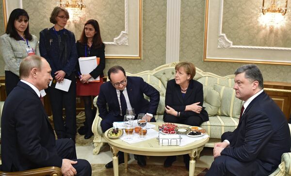 Переговоры лидеров России, Германии, Франции и Украины в Минске - Sputnik Кыргызстан