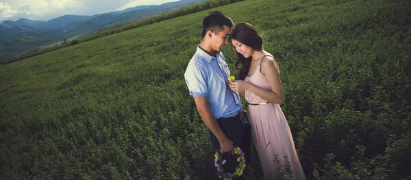 Жигит жана кыз. Архив - Sputnik Кыргызстан