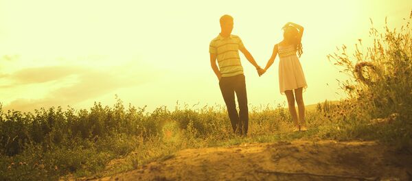 Кол кармашкан жаштар. Архив Кол кармашкан жаштар. Архив - Sputnik Кыргызстан