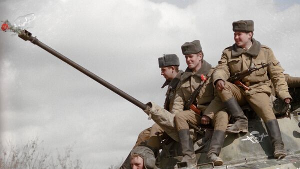 Вывод ограниченного контингента советских войск из Афганистана. Архивное фото - Sputnik Кыргызстан