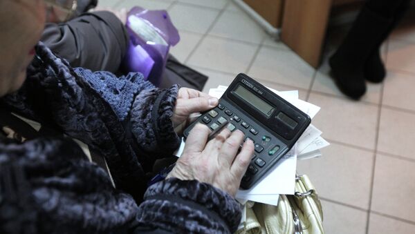 Женщина с калькулятором. Архивное фото - Sputnik Кыргызстан