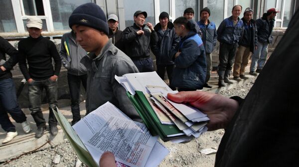 Рейд УФМС по выявлению нелегальных мигрантов. Архивное фото - Sputnik Кыргызстан