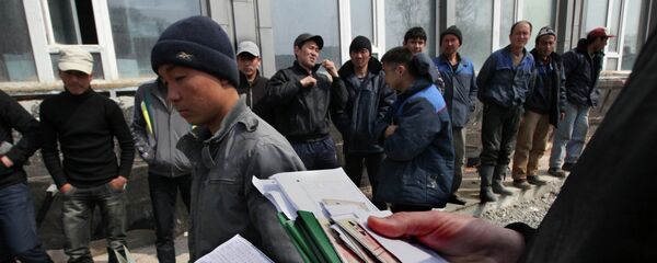 Рейд УФМС по выявлению нелегальных мигрантов. Архивное фото - Sputnik Кыргызстан