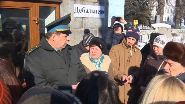 Родственники военных на акции в Киеве требовали помочь солдатам в Дебальцево - Sputnik Кыргызстан