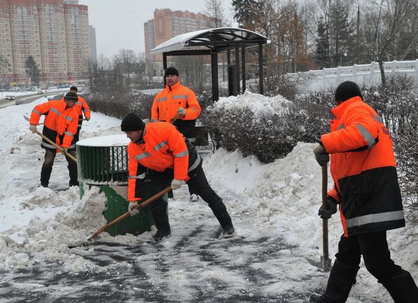 Уборка снега в Москве. Архивное фото - Sputnik Кыргызстан