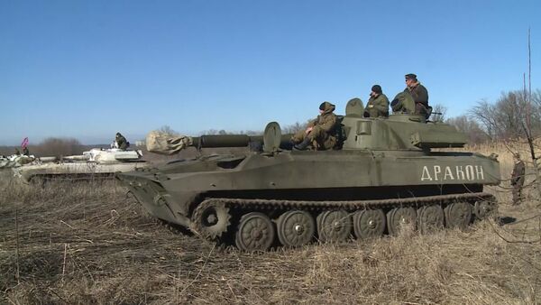 Солдаты на танке в Украине. Архивное фото - Sputnik Кыргызстан