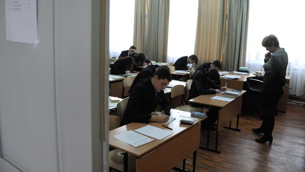 Мектептин окуучулары сынак убагында .Архив - Sputnik Кыргызстан