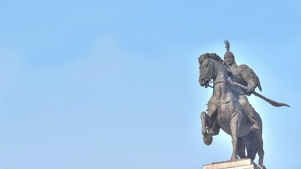 Памятник Манасу на площади Ала-Тоо. Архивное фото - Sputnik Кыргызстан