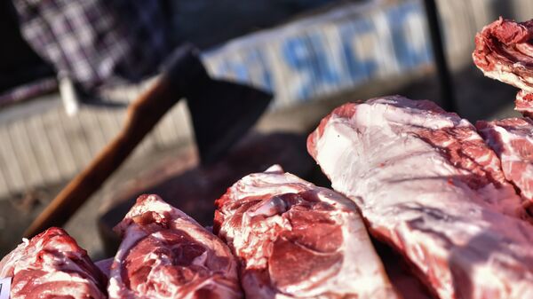 Мясо на прилавке рынка в Бишкеке. Архивное фото - Sputnik Кыргызстан
