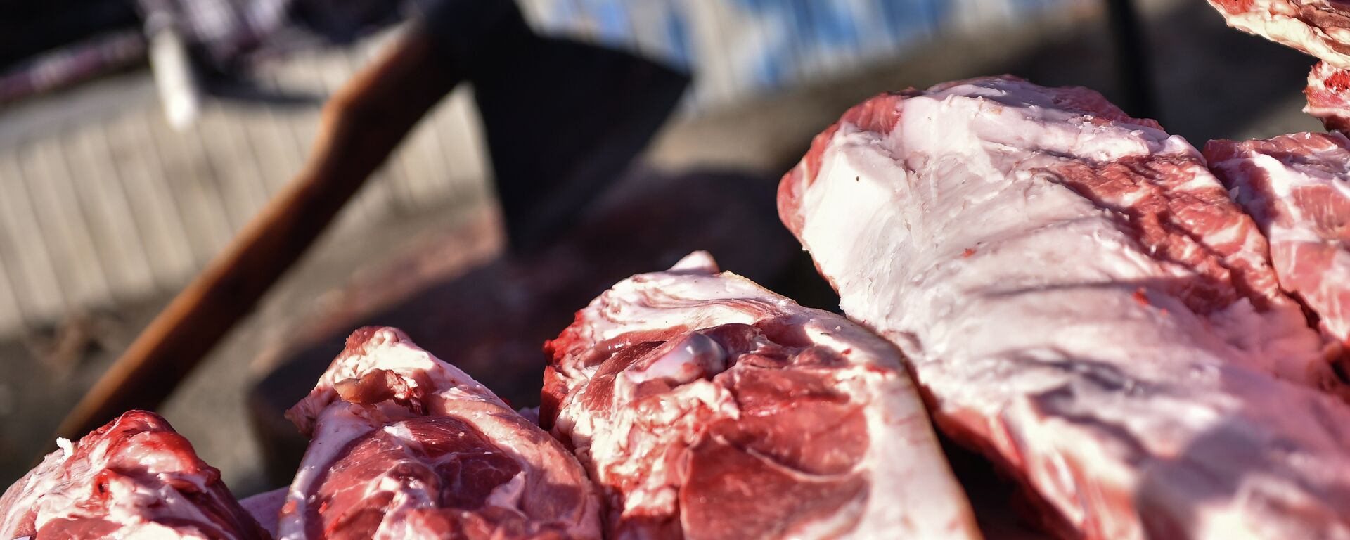 Бишкектеги базардагы эт сатуучу жай. Архив - Sputnik Кыргызстан, 1920, 17.11.2025