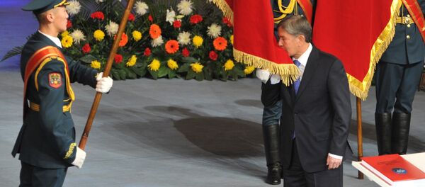 Церемония инаугурации Алмазбека Атамбаева на пост Президента Кыргызской Республики, Бишкек, 1 декабря 2011 года - Sputnik Кыргызстан