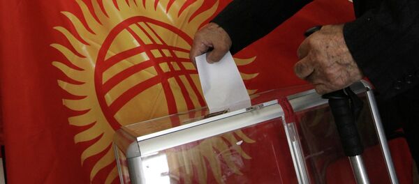 Шайлоого келген аксакал. Архив Шайлоого келген аксакал. Архив - Sputnik Кыргызстан