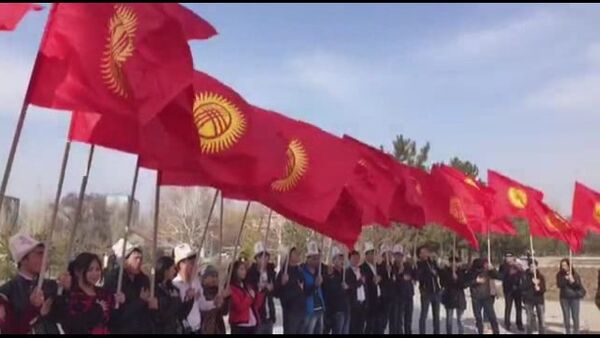 Акция в честь Дня Государственного флага КР прошла в Бишкеке - Sputnik Кыргызстан