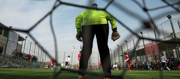 Футболисты во время игры. Архивное фото - Sputnik Кыргызстан