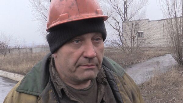 Мы их должны достать – горняк о спасательной операции на шахте имени Засядько - Sputnik Кыргызстан