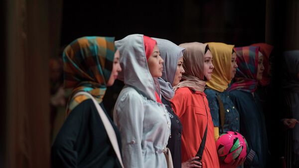 Показ исламской женской одежды. Архивное фото - Sputnik Кыргызстан