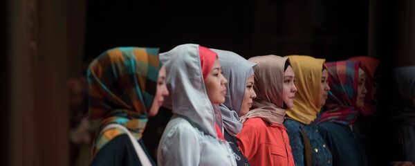 Девушки в хидабах. Архивное фото Девушки в хидабах. Архивное фото - Sputnik Кыргызстан