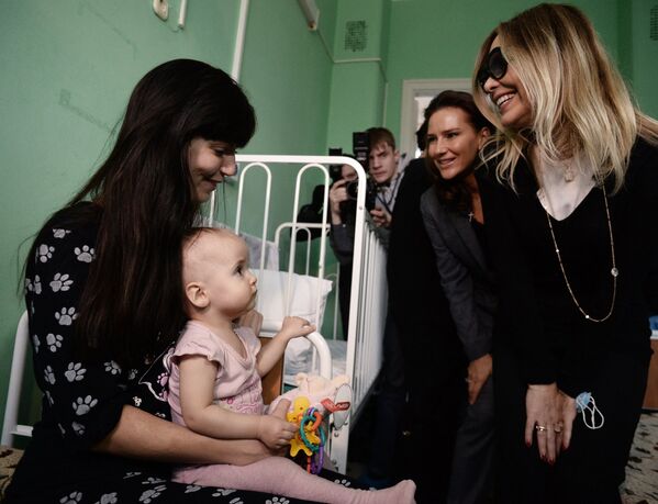 Посещение Морозовской детской больницы фондом Федерация - Sputnik Кыргызстан