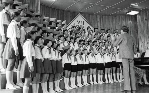 Детский хор Республиканской музыкальной средней школы в Бишкеке. - Sputnik Кыргызстан