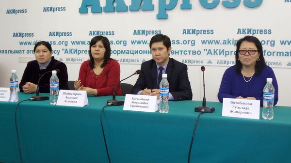 Комитет родителей учеников школ Себат на пресс-конференции в АКИpress. - Sputnik Кыргызстан