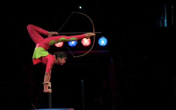 Выступление Чинары Мадимкуловой на сцене Бишкекского цирка на арене - Sputnik Кыргызстан