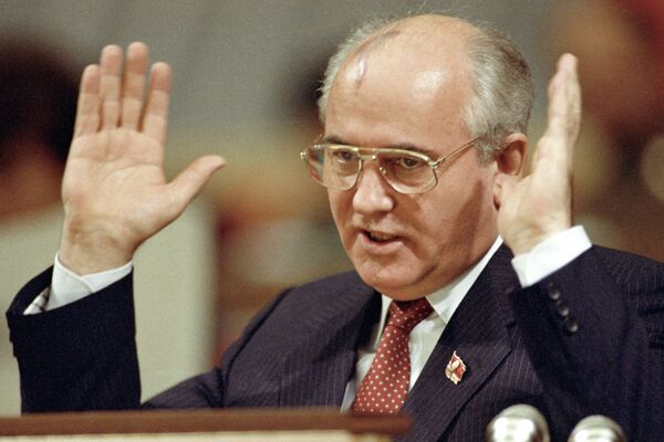 Выступает генеральный секретарь ЦК КПСС, президент СССР М.С.Горбачев. - Sputnik Кыргызстан