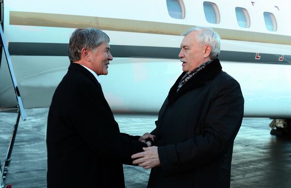 Алмазбек Атамбаев прибыл в Санкт-Петербург для переговоров с Владимиром Путиным - Sputnik Кыргызстан