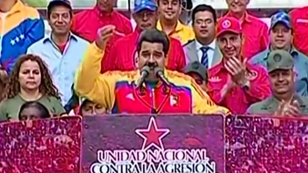 Жители Каракаса с флагами и плакатами вышли поддержать президента Венесуэлы - Sputnik Кыргызстан