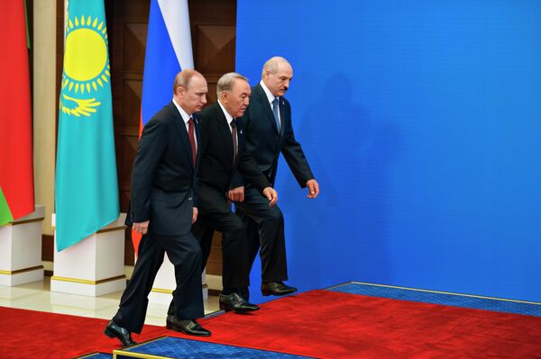 Рабочий визит В.Путина в Астану для участия в заседании ВЕЭС - Sputnik Кыргызстан