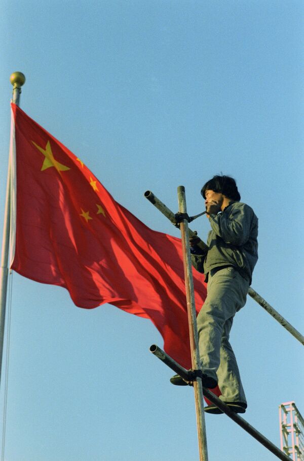 Установление Китайского флага. Архивное фото - Sputnik Кыргызстан