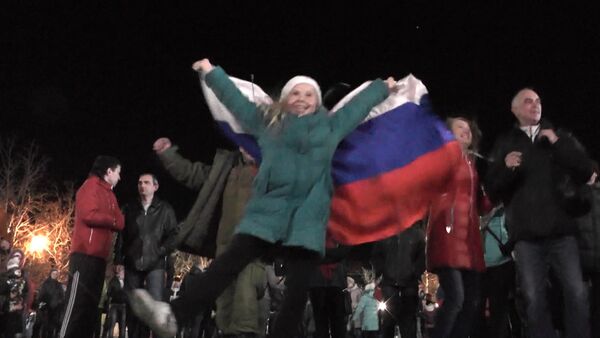 Праздничный концерт и салют: в Крыму отметили годовщину воссоединения с РФ - Sputnik Кыргызстан