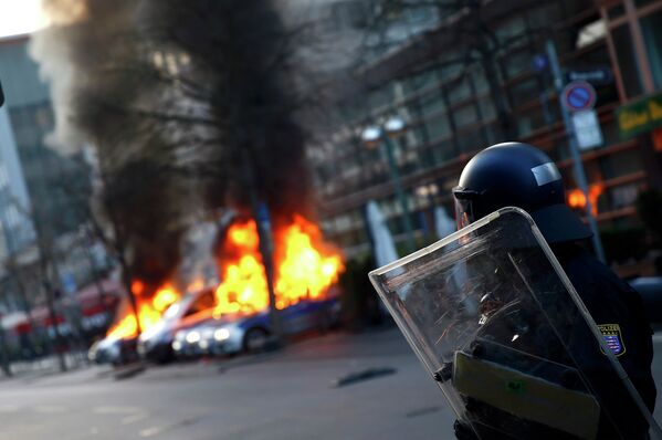 Беспорядки на улицах Франкфурта-на-Майне - Sputnik Кыргызстан