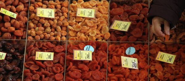Продажа сухофруктов. Архивное фото - Sputnik Кыргызстан