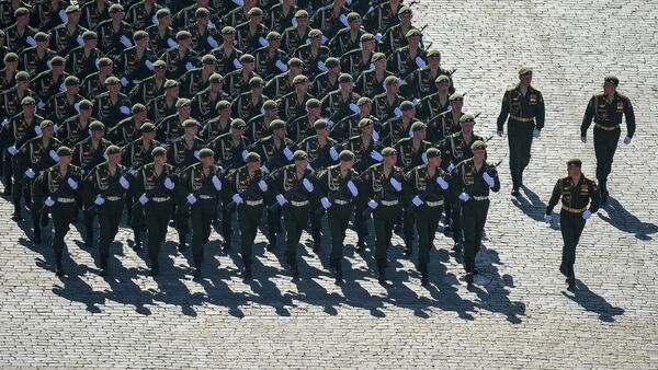 Военнослужащие на военном параде на Красной площади. Архивное фото - Sputnik Кыргызстан
